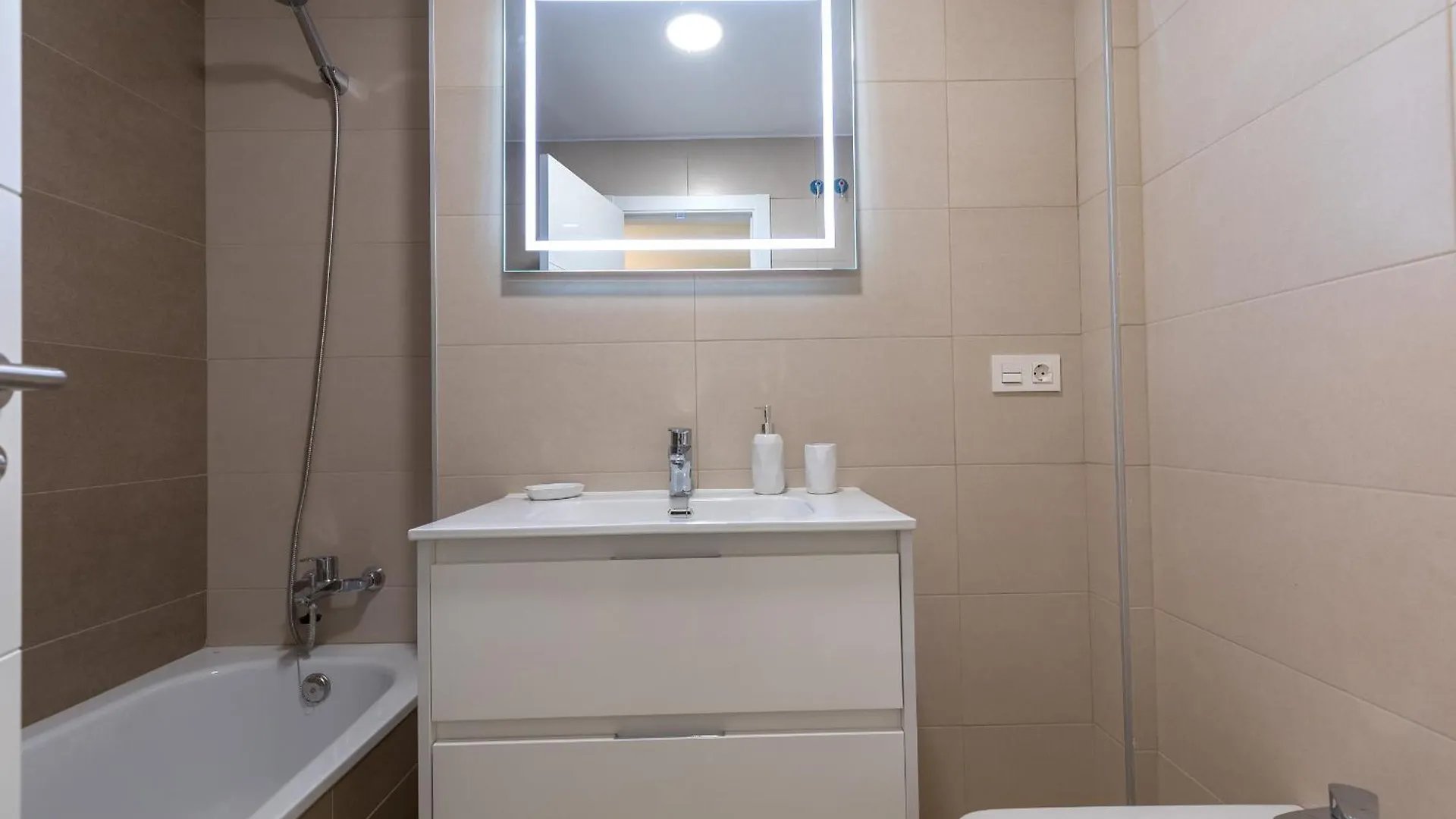 La Perla Del Faro Apartment